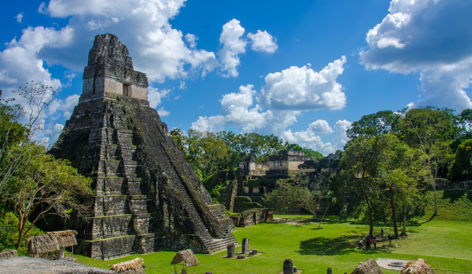 Tikal y sus Alrededores
