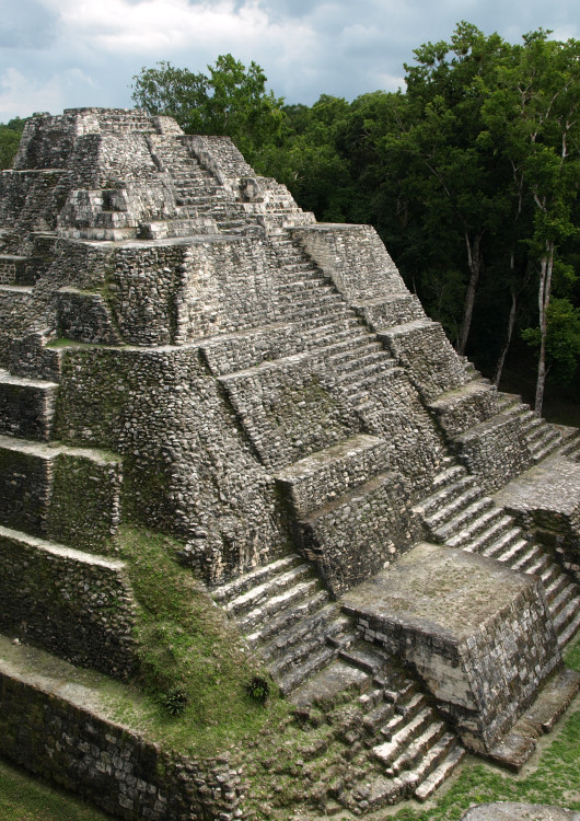Explora Yaxhá 
