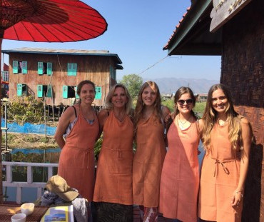 Valeria Ortiz, María Eugenia Ramírez y sus hijas Sofía e Isidora Gómez-Barris y Raffaela Regonesi