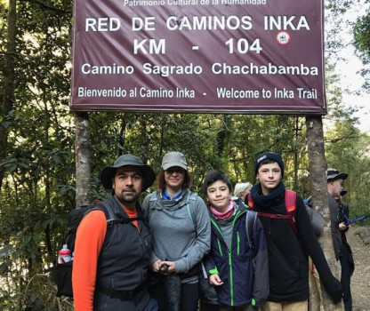 Valeria Canelón y Nayib Joussef con sus hijos Santiago y Joaquín